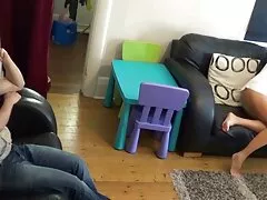ベッドの中で戦うことは無敵の戦士です。 女の子 の ため の セックス 動画